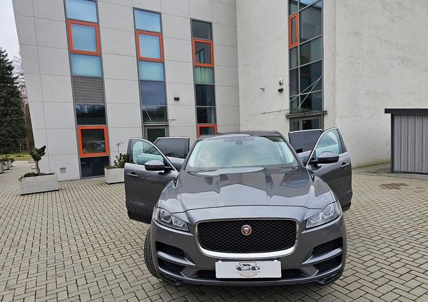 Jaguar F-Pace cena 63000 przebieg: 164000, rok produkcji 2017 z Sanok małe 781